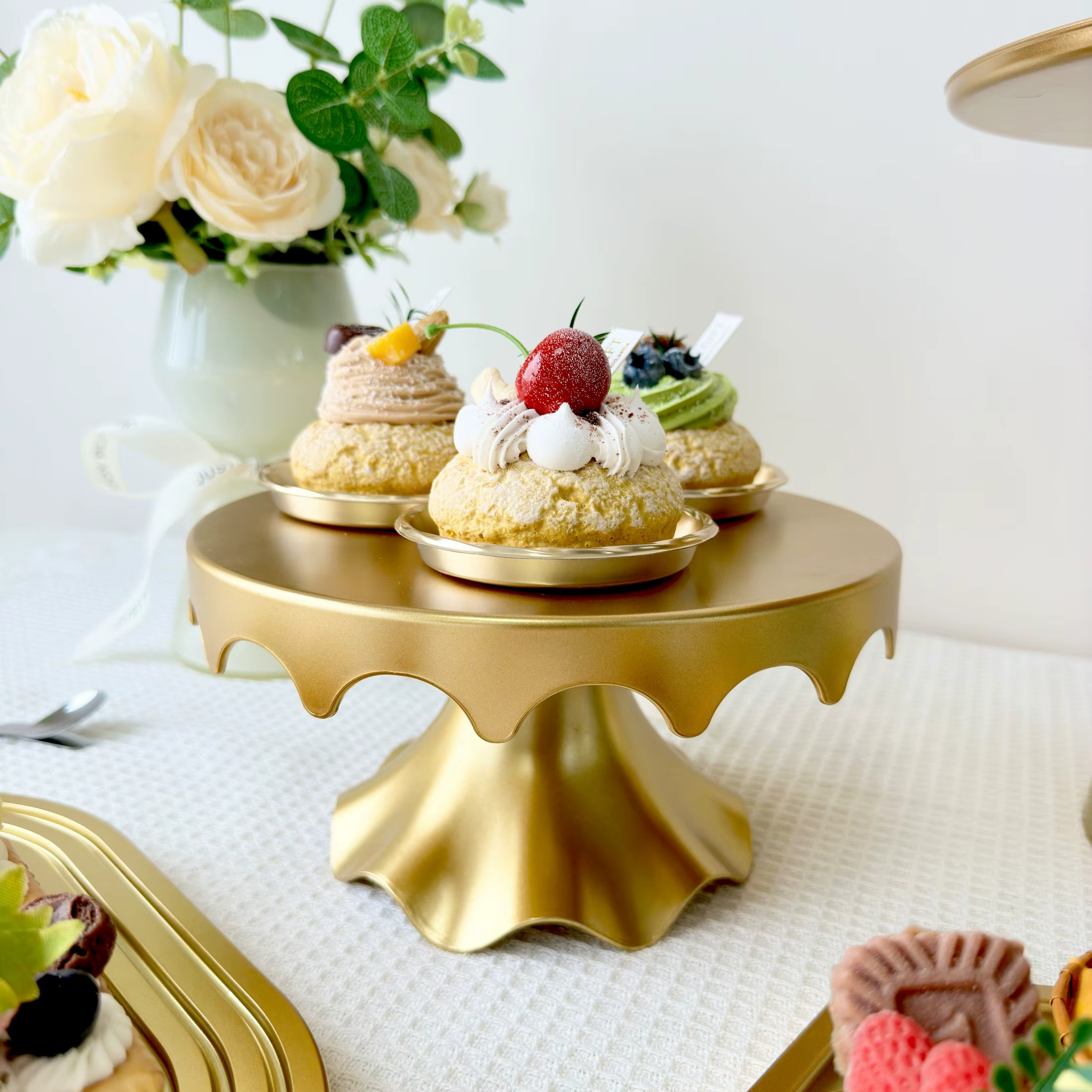 Gold cake & cupcake stand – Lilvelle Chanukah party finds