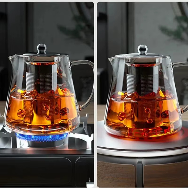 Glass teapot with infuser