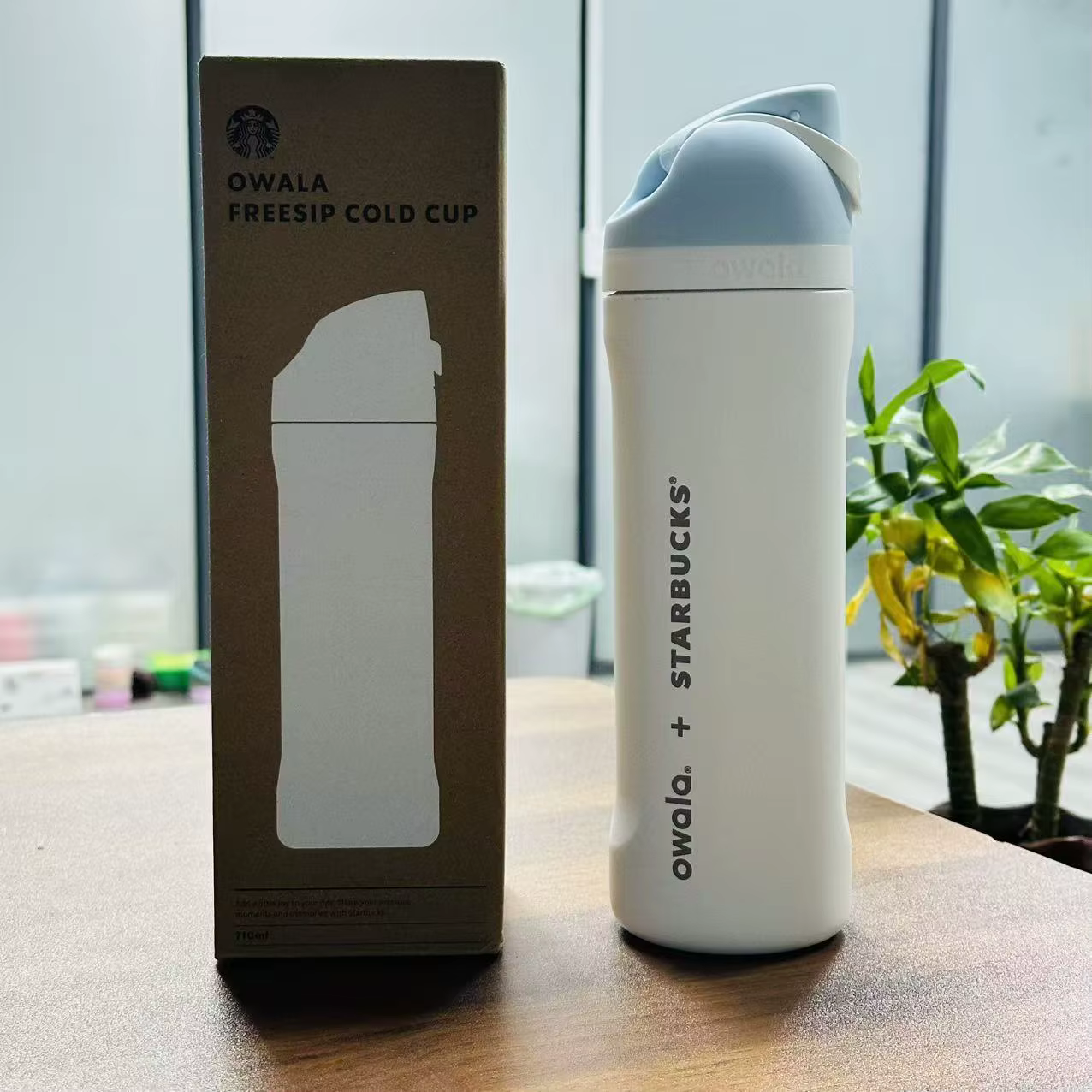 Korean edition 24oz insulated straw bottle in white and blue – Lilvelle Extras