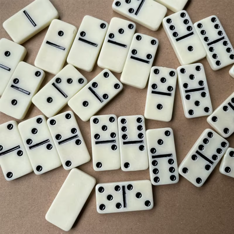 Classic Dominoes Set — image 5