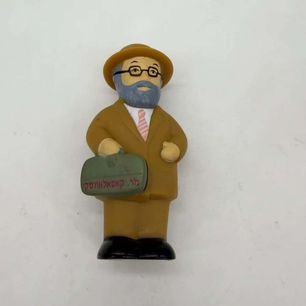 Shul Family Figure Set — image 5