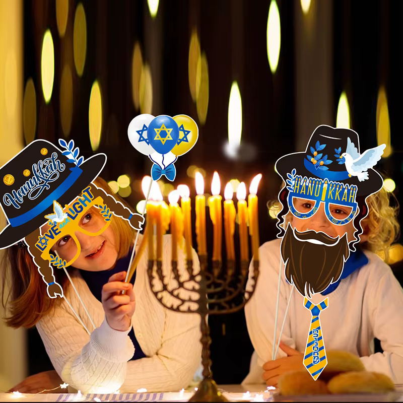 Chanukah Photo Booth Props – 30 Pack