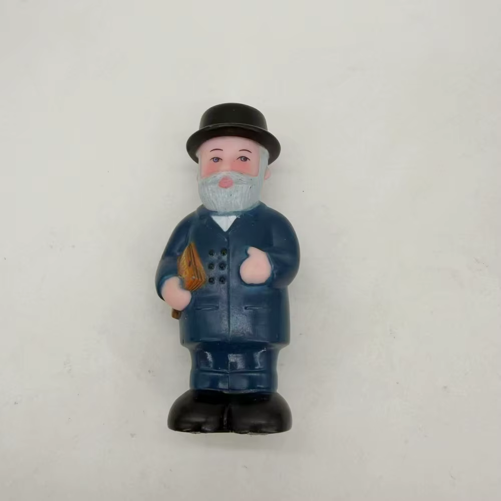 Shul Family Figure Set — image 4