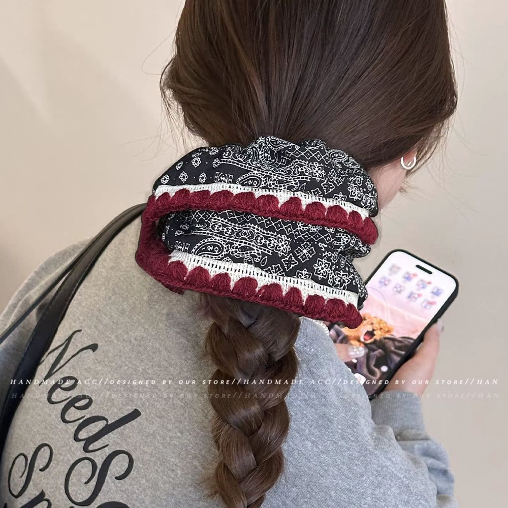 Hand-Woven Yarn Edge